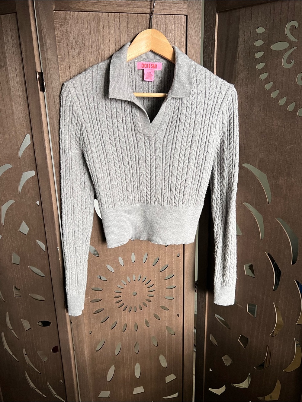 COCO & SHAY Women's Light Gray V-Neck Cable Knit Collared Sweater